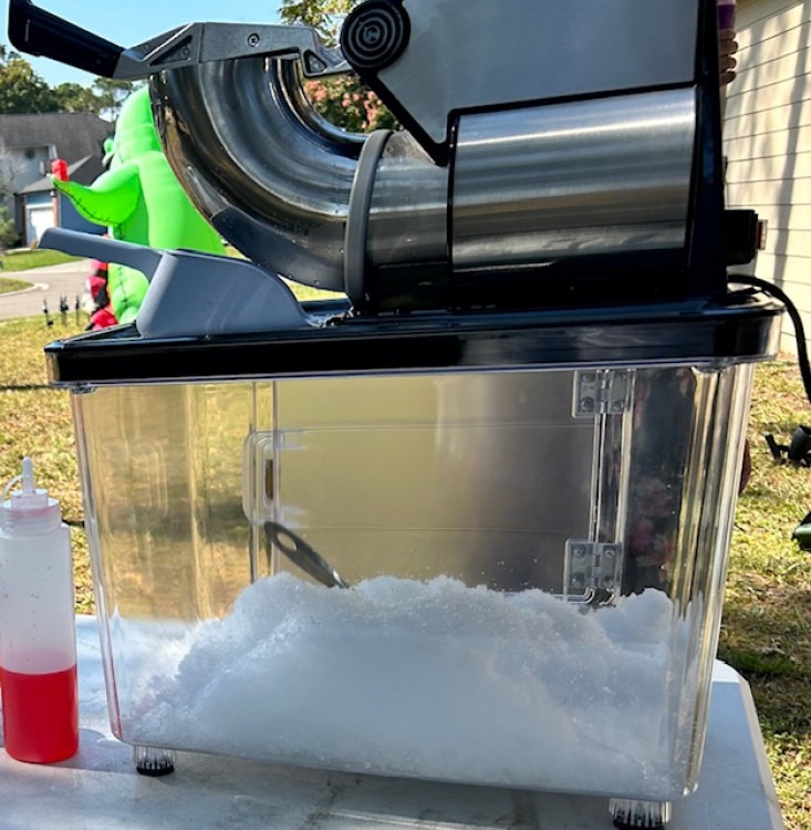 Snow cone machine